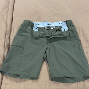 O'Neill Men's Cargo Shorts in Olive Green